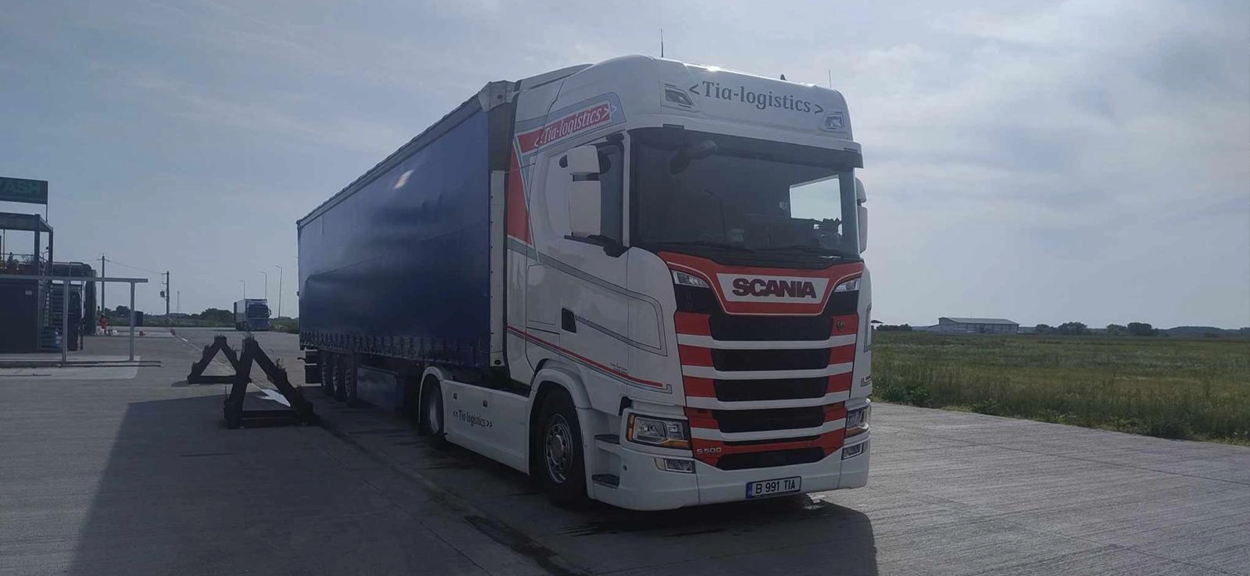 camion Scania si semiremorca prelata pentru transport international
