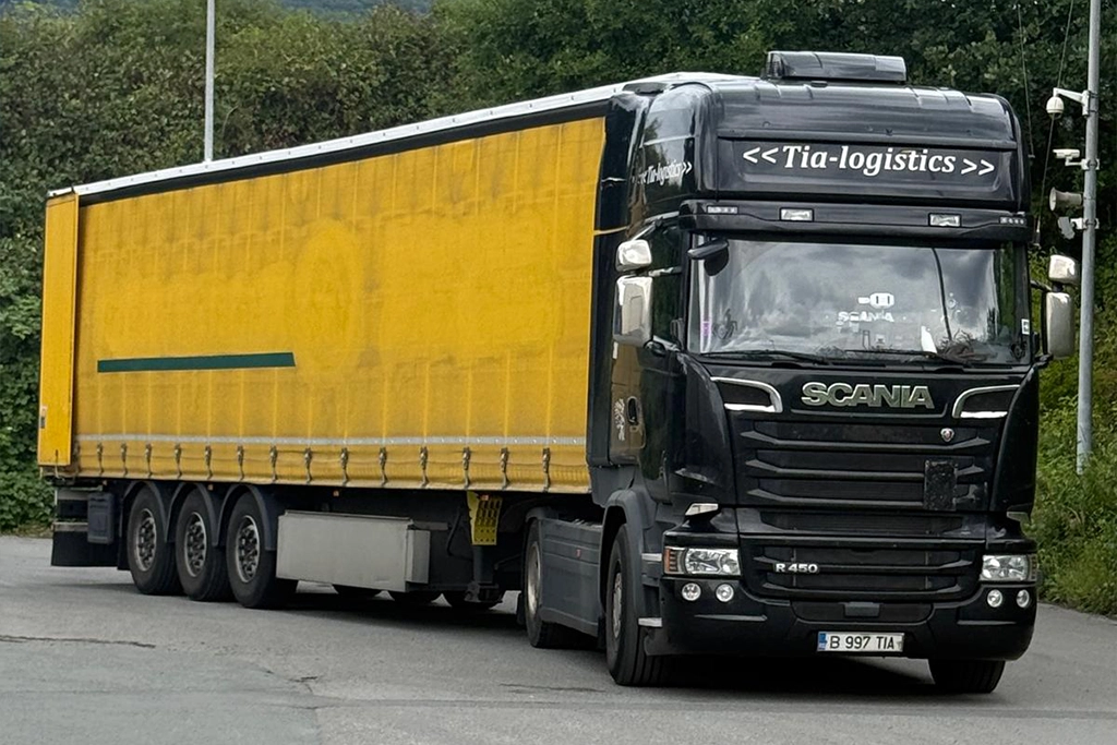 ansamblu pentru transport marfuri la prelata